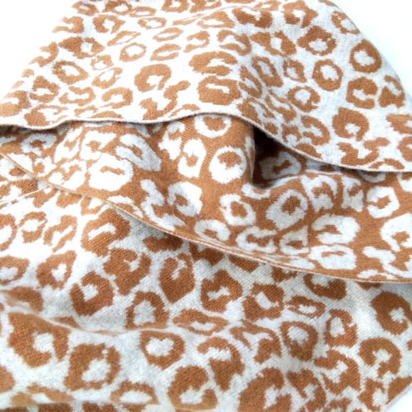 🆕🌿LEOPARD PRINT SCARF🌿 - Picture 2 of 4